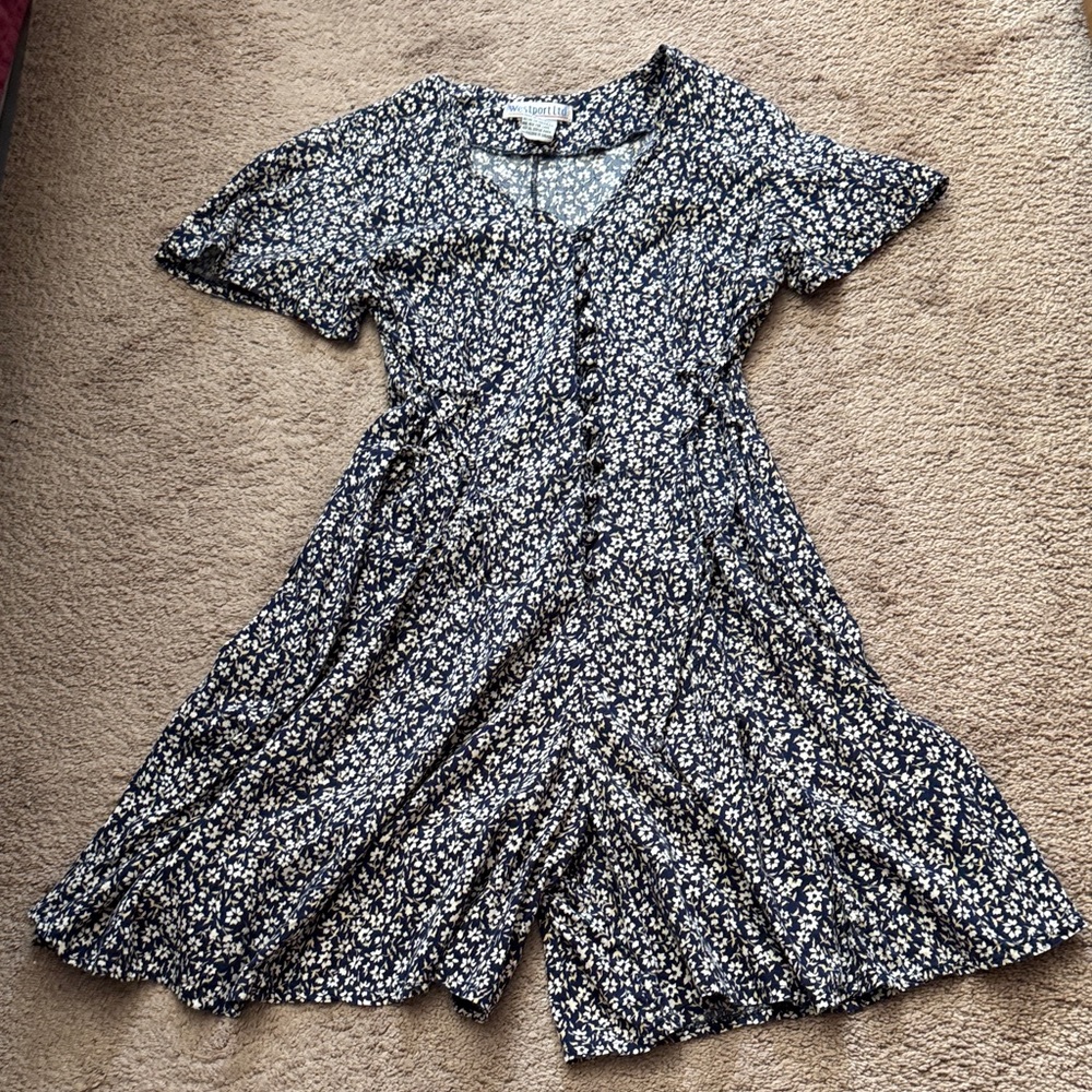 Vintage Westport Ltd. Floral Fit & Flowy Romper.. Blue & White Floral. Size M - Picture 7 of 16